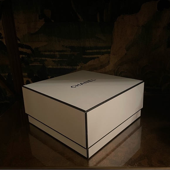 Chanel Box - Picture 3 of 8